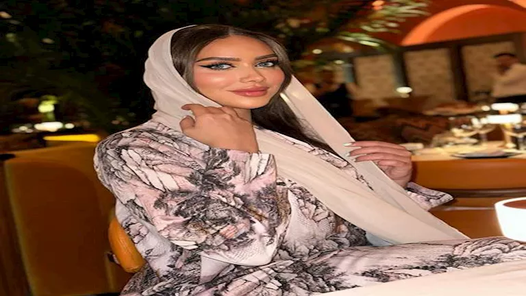 5 صور لزوجة محمد النني الثانية في عشاء رومانسي 