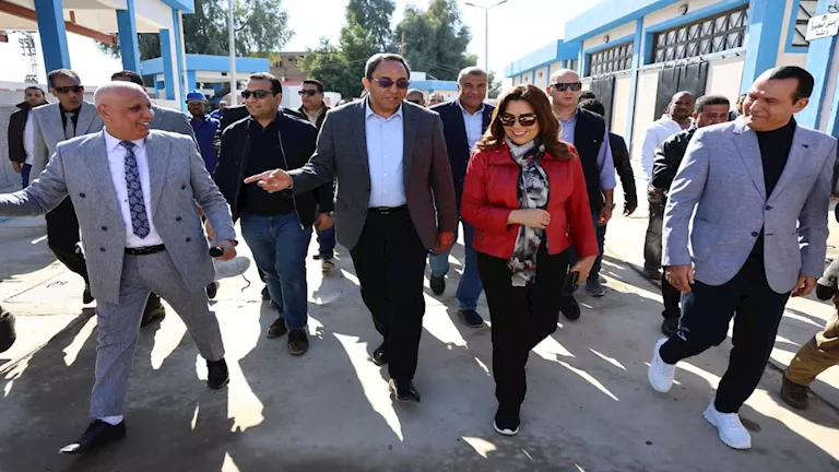 وزيرة التنمية المحلية ومحافظ قنا يفتتحان محطة مياه "حجازة بحري" 