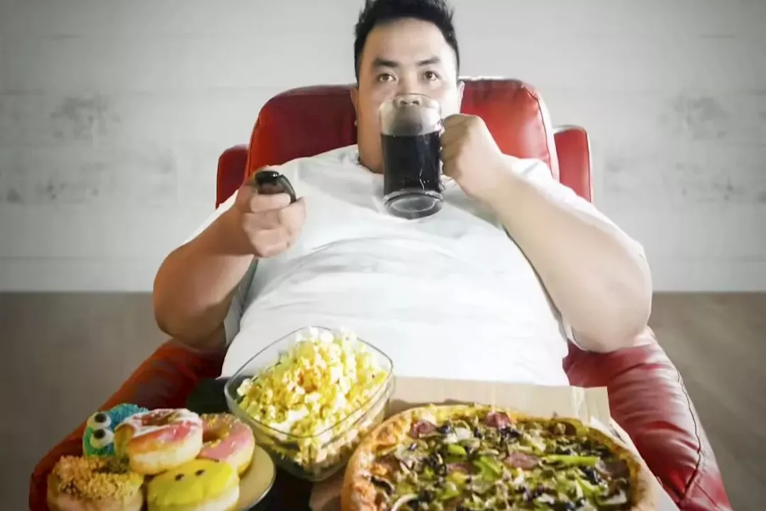 لماذا تفرط في تناول الطعام في الشتاء؟.. خطة بسيطة لإنقاص الوزن