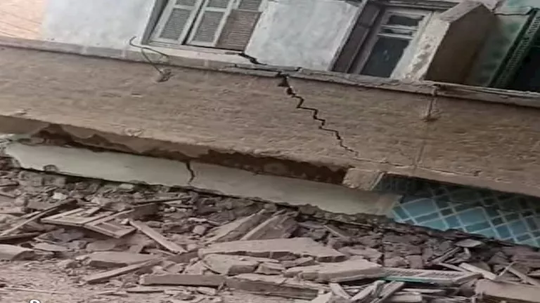 سقط بالكامل”.. انهيار منزل بمنطقة الحصواية في بندر قنا