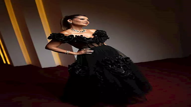 بإطلالات مختلفة.. هنا شيحة تنشر صورًا جديدة لها والجمهور يغازلها (صور) 