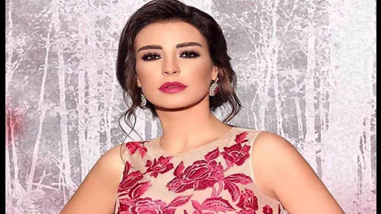 “لوك كاجوال ومكياج قوي”.. كيف نسقت ماجي بو غصن إطلالتها؟ “لوك كاجوال ومكياج قوي”.. كيف نسقت ماجي بو غصن إطلالتها؟