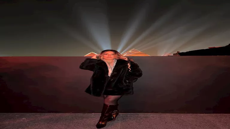 بجانب الأهرامات.. 5 صور لزوجة عمرو السولية بجانب الأهرامات.. 5 صور لزوجة عمرو السولية