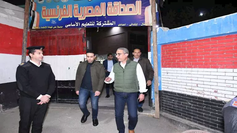 محافظ الفيوم يتفقد عددًا من لجان التصويت بجولة إعادة النواب مساءً (صور