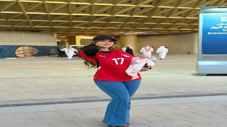 6 صور لزوجة النني الثانية وابنه في مباراة منتخب مصر والكويت 6 صور لزوجة النني الثانية وابنه في مباراة منتخب مصر والكويت