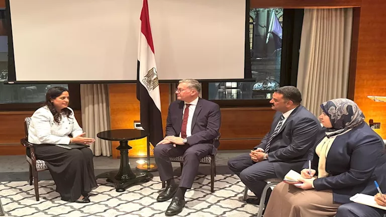 وزير البترول يبحث مع أنجلوجولد أشانتي ضخ استثمارات في تعدين الذهب