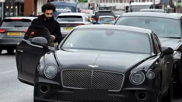 9 صور لأنواع سيارات محمد صلاح وأسعارها 