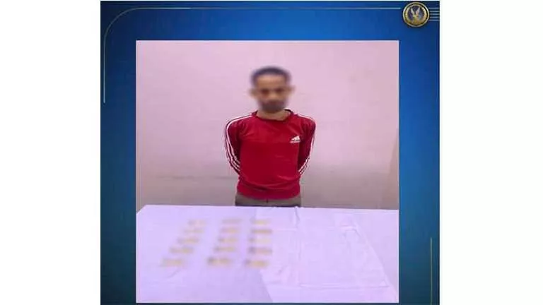 ضبط شخص يوزّع أموالًا لدفع المواطنين للتصويت لصالح مرشح بسوهاج