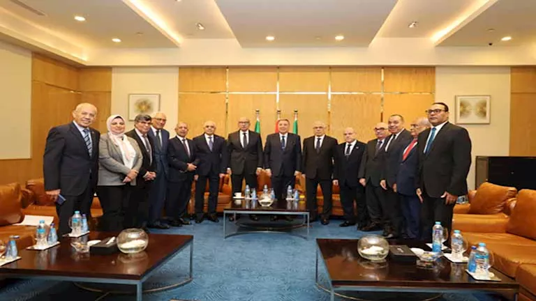 رئيس النيابة الإدارية يشارك في اجتماع المجلس الاستشاري لكلية القانون ب