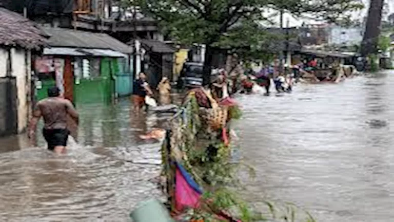 ارتفاع حصيلة قتلى الفيضانات في إندونيسيا إلى 883