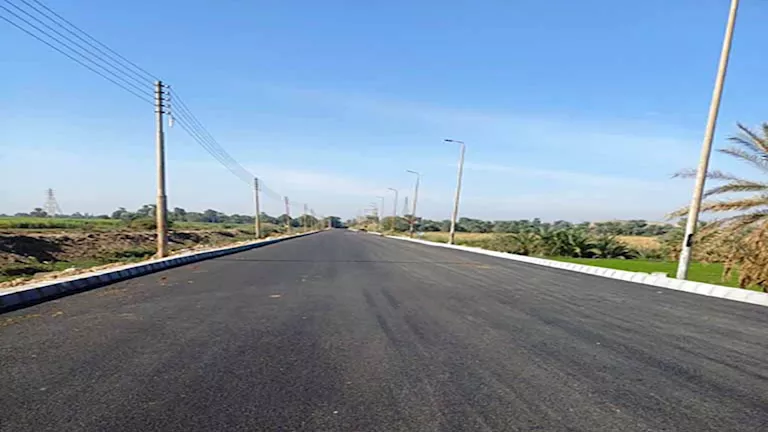 بالصور- أسوان تُجدد طريق الشطب المؤدي لمعبد كوم أمبو لدعم السياحة