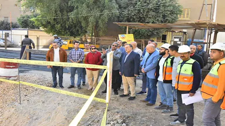 بالصور- محافظ أسيوط يتفقد مشروع سوق ومجمع تجاري وإداري بحي الأربعين