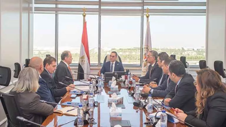 وزير الاستثمار يبحث مع “بلومبرج جرين” إنشاء مركز للأمن الغذائي