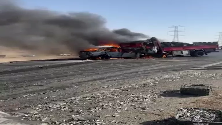 كتلة لهب وجثث متفحمة.. ننشر الصور الأولى لحادث صحراوي المنيا