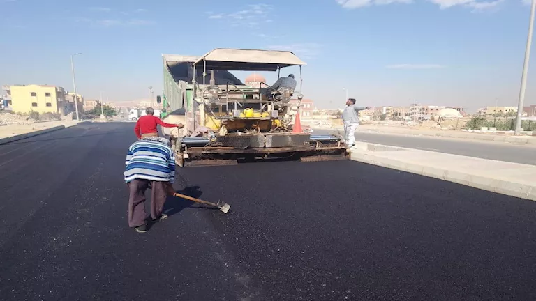 الإسكان: دفع العمل بمشروعات الطرق في “سكن لكل المصريين” بحدائق أكتوبر