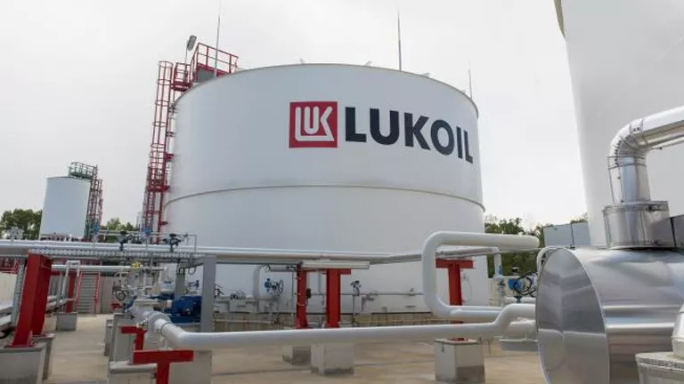 العراق يوقف إنتاج النفط بالكامل في مصفاة “لوك أويل”