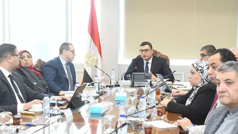 وزير الإسكان يوجه بتسريع طروحات الاستثمار وتطوير آليات التخطيط بالمدن