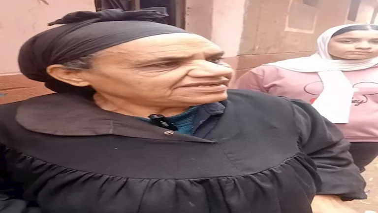 والدة المتهم بقتل عروسه في المنوفية: “كان بيجبلها كفتة وإندومي” والدة المتهم بقتل عروسه في المنوفية: “كان بيجبلها كفتة وإندومي”