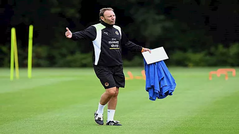 "قالوا إننا منتخب صغير ومجموعتنا هي الأصعب في أمم أفريقيا".. مصراوي يحاور مدرب جزر القمر 