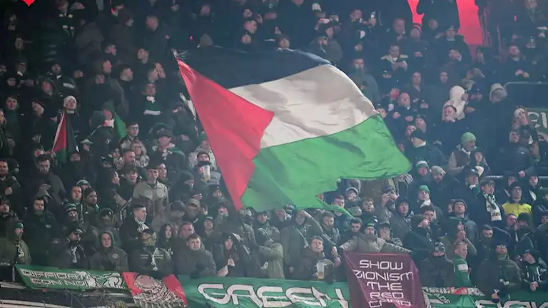 جماهير سيلتيك ترفع العلم الفلسطيني على الأراضي الألمانية (صو