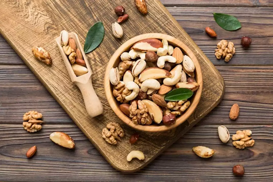 طبيبة تحذر هؤلاء من تناول المكسرات