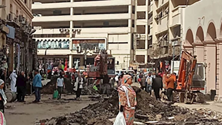 11 صورة ترصد بدء تطوير سوق العتبة بعد نقل الباعة الجائلين