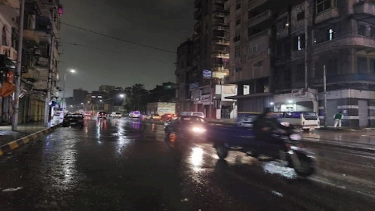 أمطار رعدية تضرب الإسكندرية وتحذيرات من طقس متقلب
