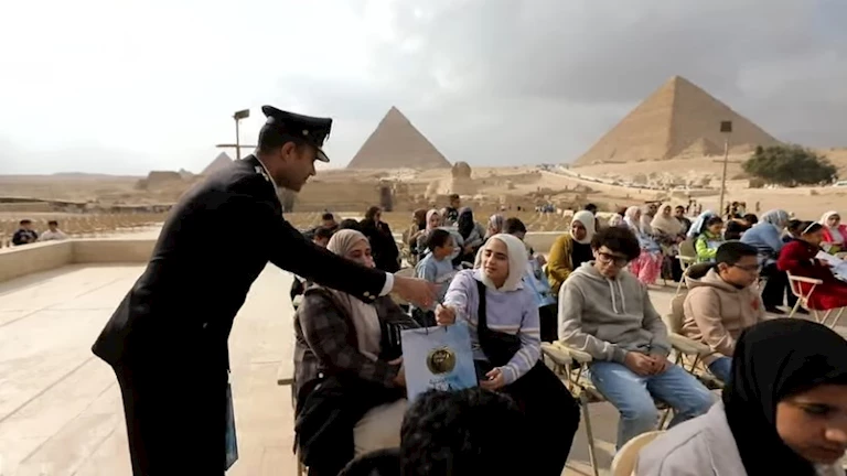 احتفالا بيوم الشهيد.. الداخلية تنظم زيارات لأسر الشهداء بالأ