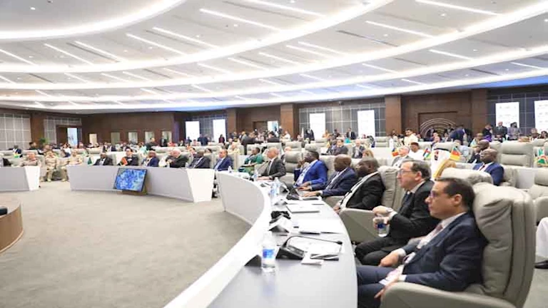 صور.. وزيرا الخارجية والتعليم العالي يفتتحان وكالة الفضاء ال