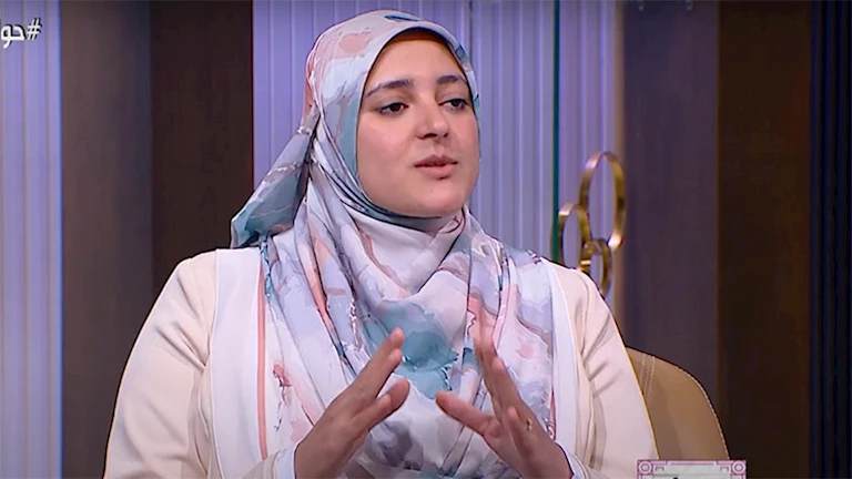 هل يجوز إجبار الزوجة على الإنفاق في منزل الزوجية؟.. أمينة الفتوى تجيب