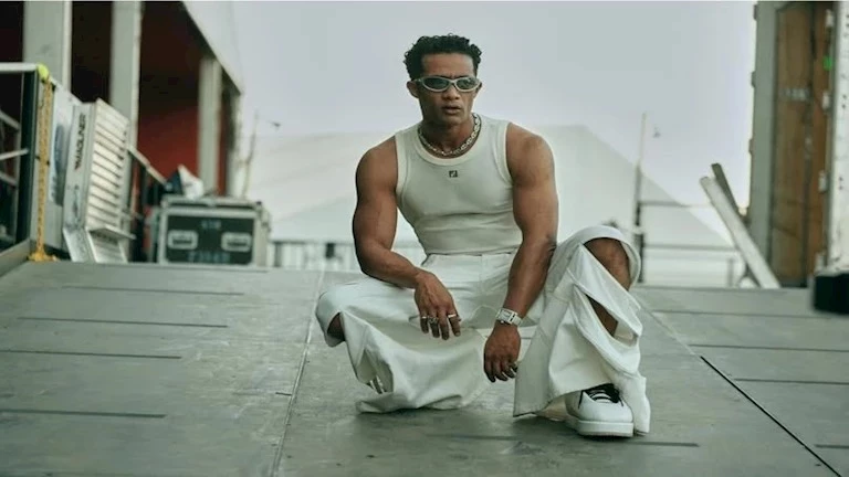 محمد رمضان يروج لأحدث أغانيه "البابا راجع"