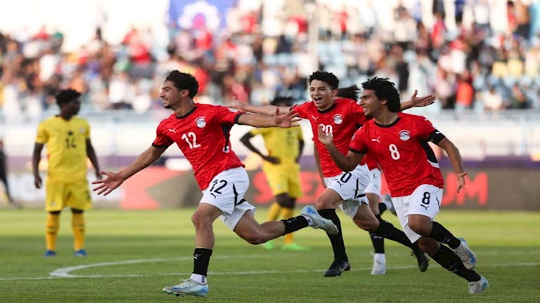 منتخب مصر للشباب يلدغ غانا بهدفين في الشوط الأول من بطولة أفريقيا (فيديو)