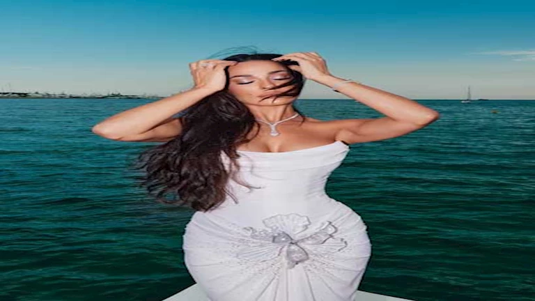 "جريئة أمام البحر".. 11 صورة لـ نادين نسيب نجيم بأحدث ظهور والجمهور يغازلها (صور)
