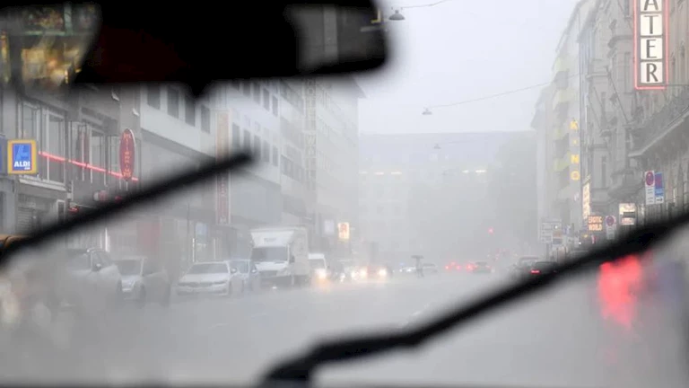 نصائح بسيطة لمنع تكثف بخار الماء على زجاج السيارات في الشتاء 