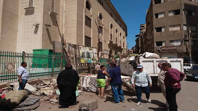 أسعاره غالية.. محافظ الدقهلية يأمر بإزالة منفذ بيع فى ميدان الشيخ حسانين -صور