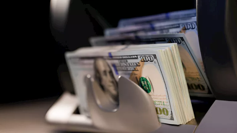 وقف بنكي الأهلي ومصر الشهادة الدولارية للعائد التراكمي.. ما البدائل؟