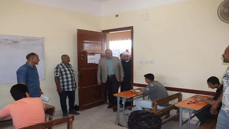 محافظ القليوبية يتفقد لجان امتحانات الشهادة الثانوية الأزهرية - صور