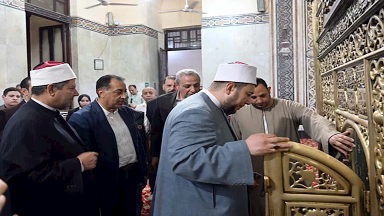 أثر قدم الرسول.. 14 صورة من زيارة رئيس الوزراء لمسجد السيد البدوي ومحيطه