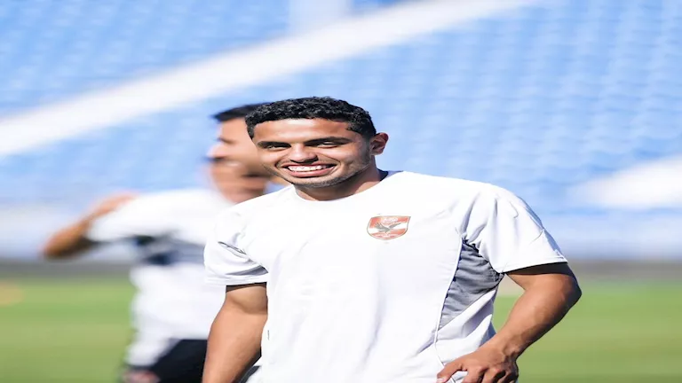 كريم الدبيس ينشر صورة رومانسية مع خطيبته