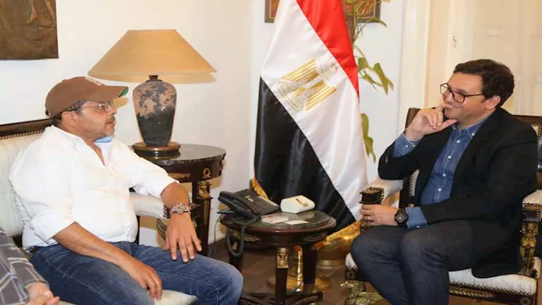 وزير الثقافة يلتقي محمد هنيدي لتقديم مسرحيات بالمحافظات