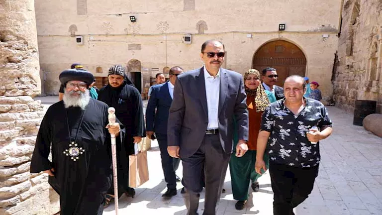 محافظ سوهاج يتفقد الديرين الأبيض والأحمر ويشدد على دعم السياحة الدينية