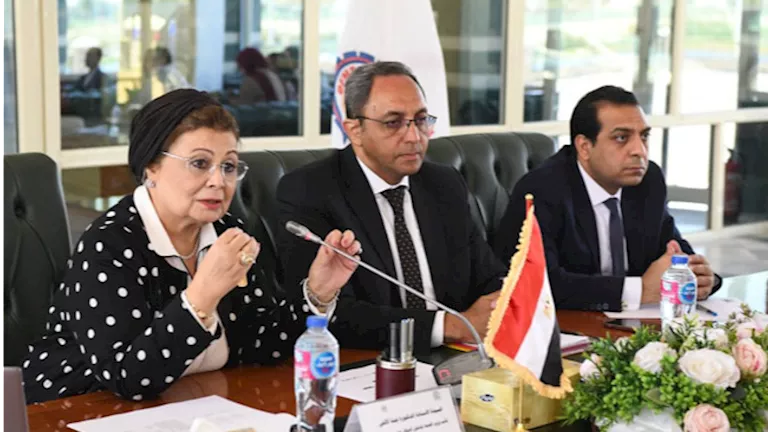 نائب وزير الصحة تتفقد عدد من المستشفيات بمحافظة قنا