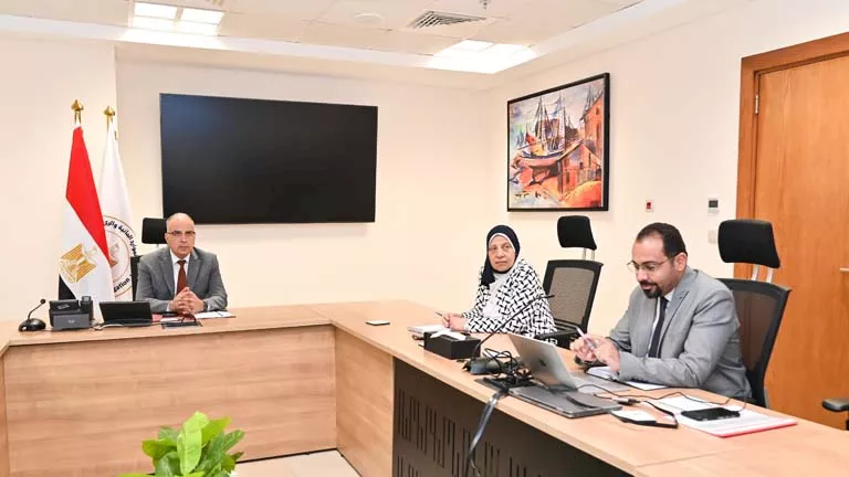 وزير الري يستعرض حالة المنظومة المائية وموقف توفير الاحتياجات المطلوبة