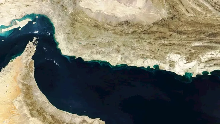 كيريل دميترييف: أمريكا ستعاني من ارتفاع البنزين حال إغلاق إيران مضيق ه