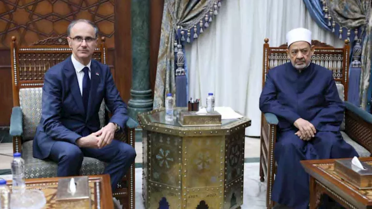 شيخ الأزهر يبحث مع رئيس الوزراء الصربي تعزيز التعاون العلمي والدعوي لم