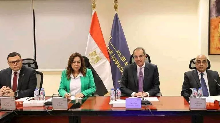 وزير الاتصالات: ربط كافة قواعد البيانات بمنظومة الرقم القومي العقاري..