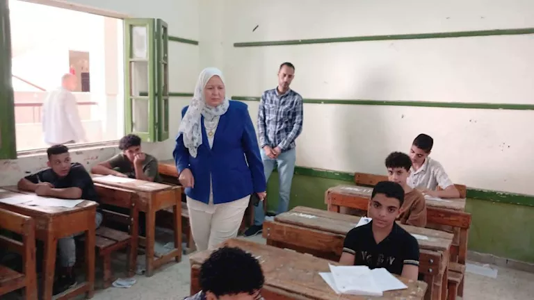 إلغاء امتحان طالبين في بني سويف لحيازتهما هواتف داخل اللجان