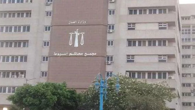 اليوم أولى جلسات محاكمة “سيد العفريت” وآخر بتهمة قتل لواء وزوجته بأسيو