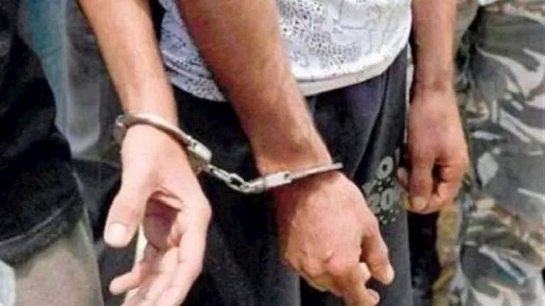 قفزتا من الشباك.. تفاصيل قيام 3 مسجلين خطر بخطف سيدتين في بولاق