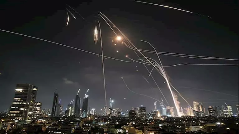 إيران تستهدف قاعدة دييجو جارسيا بصواريخ باليستية دون إصابات